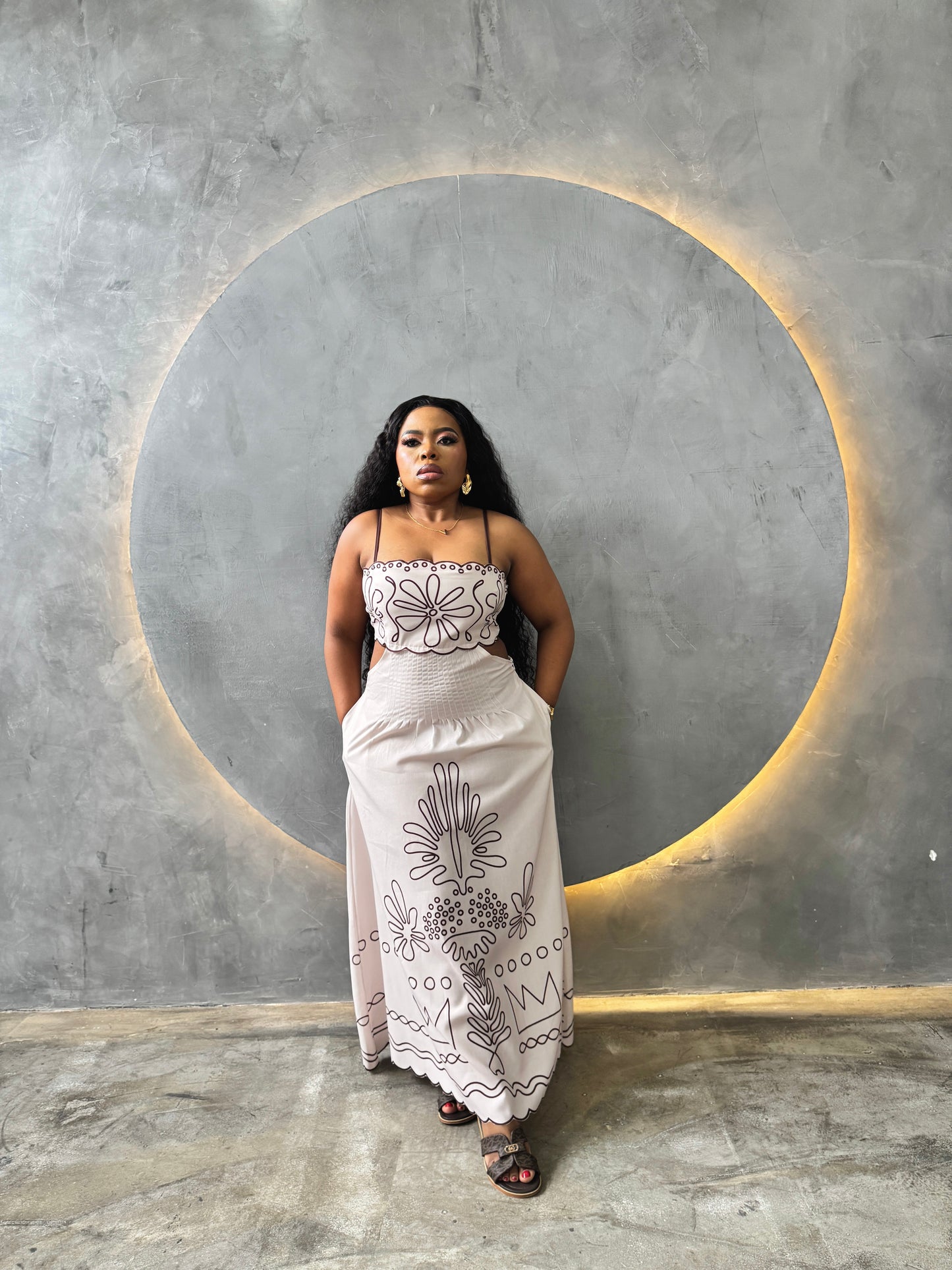 Onikka show off dress