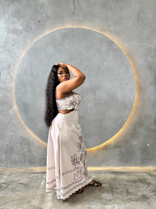 Onikka show off dress