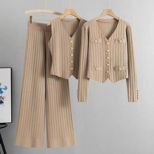 Knitted tracksuits
